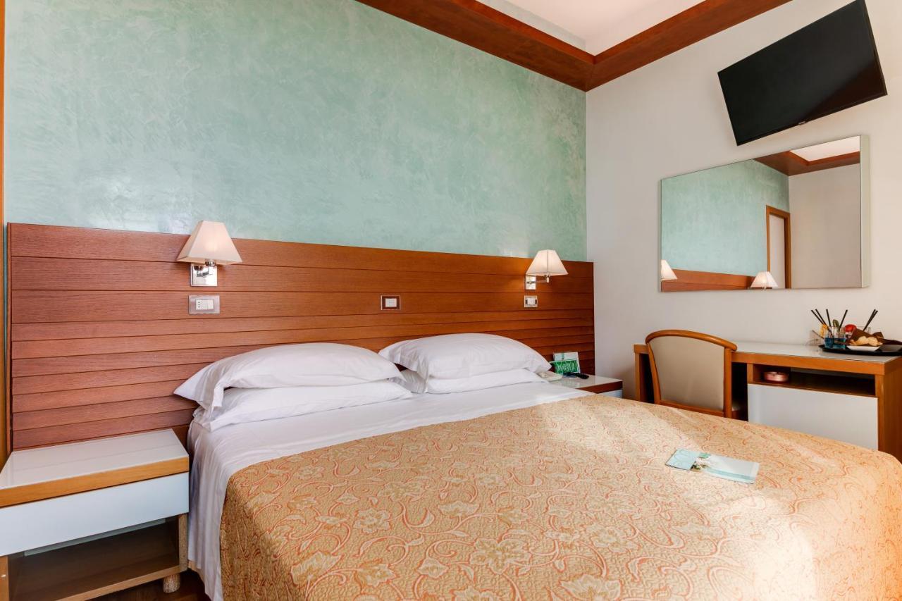 Hotel Margareth Riccione Exterior foto