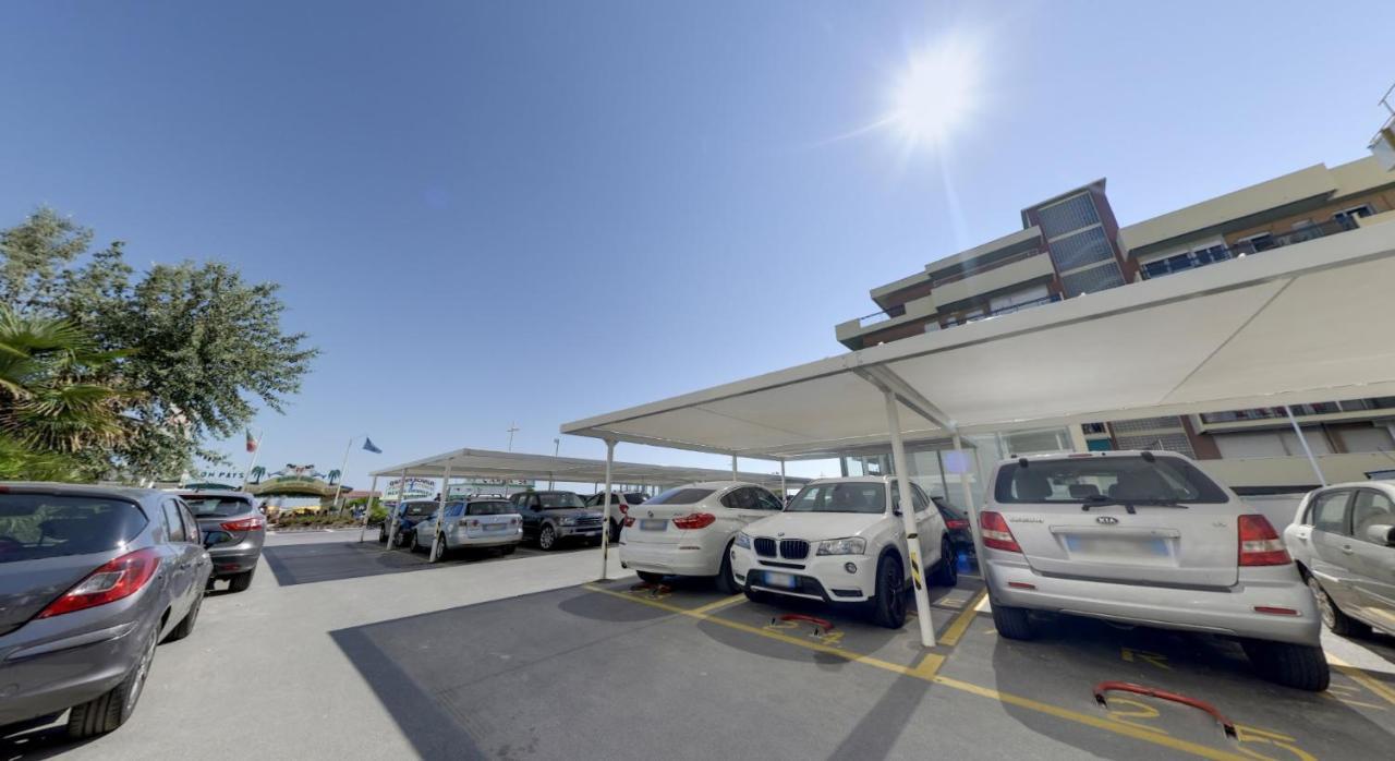Hotel Margareth Riccione Exterior foto